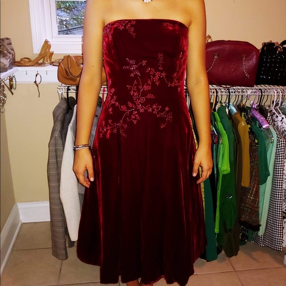 Kay Unger Dresses & Skirts - Elegant velvet party dress Kay Unger 4p burgundy